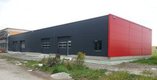 Werkstatthallen, Lagerhallen, Industriehallen und Gewerbehallen günstig bauen. Hallenbau in Systembauweise